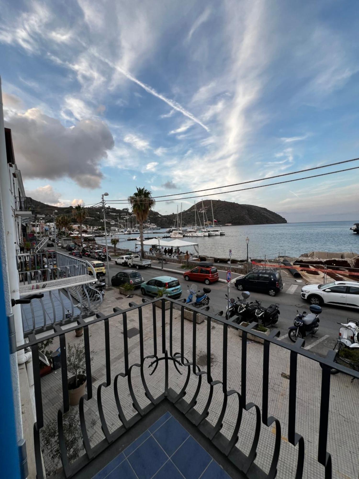 Luxury Apartments Caucich Lipari  Bagian luar foto